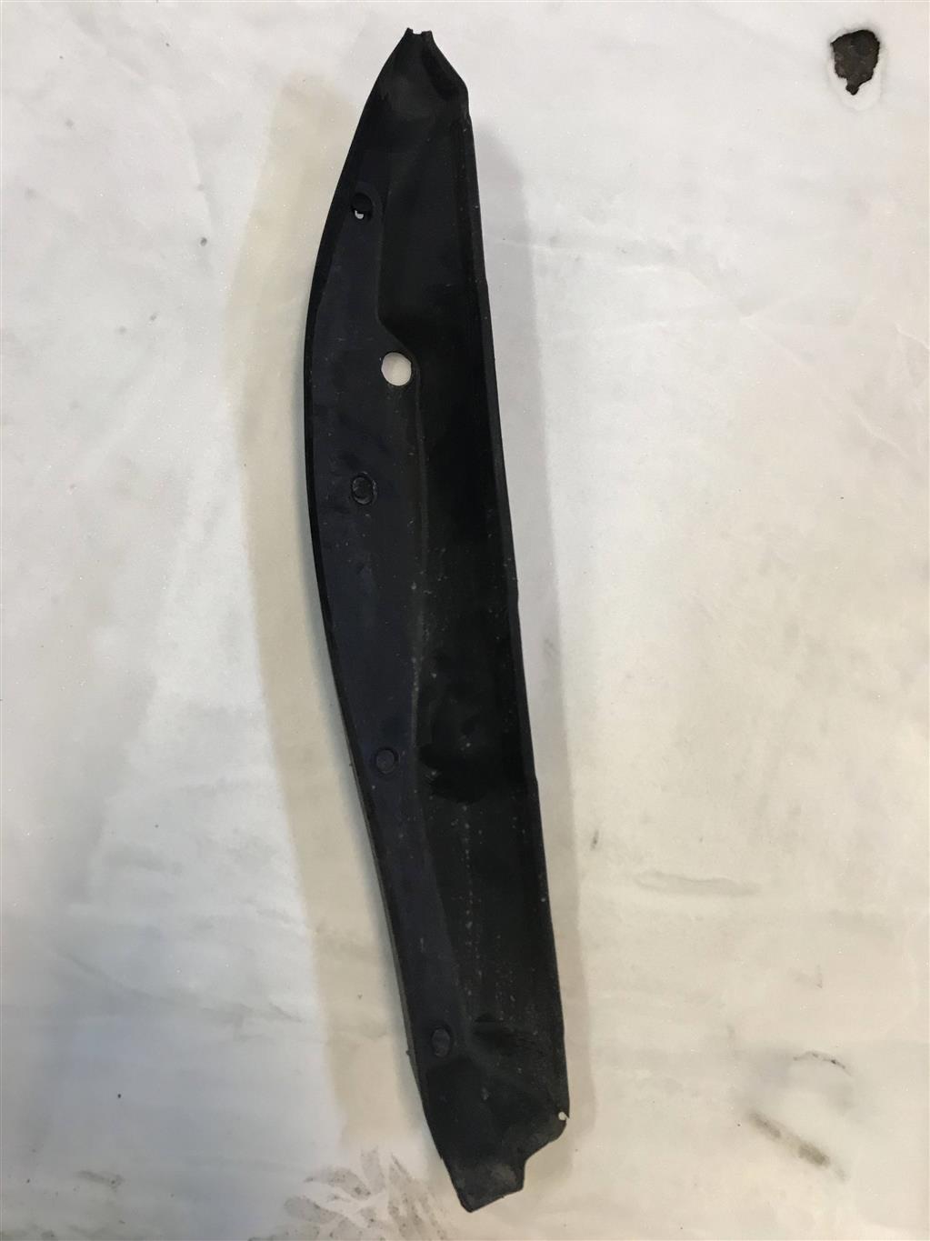 Mercedes-Benz W204 C-classe 2006-2011 для пыльник переднего крыла