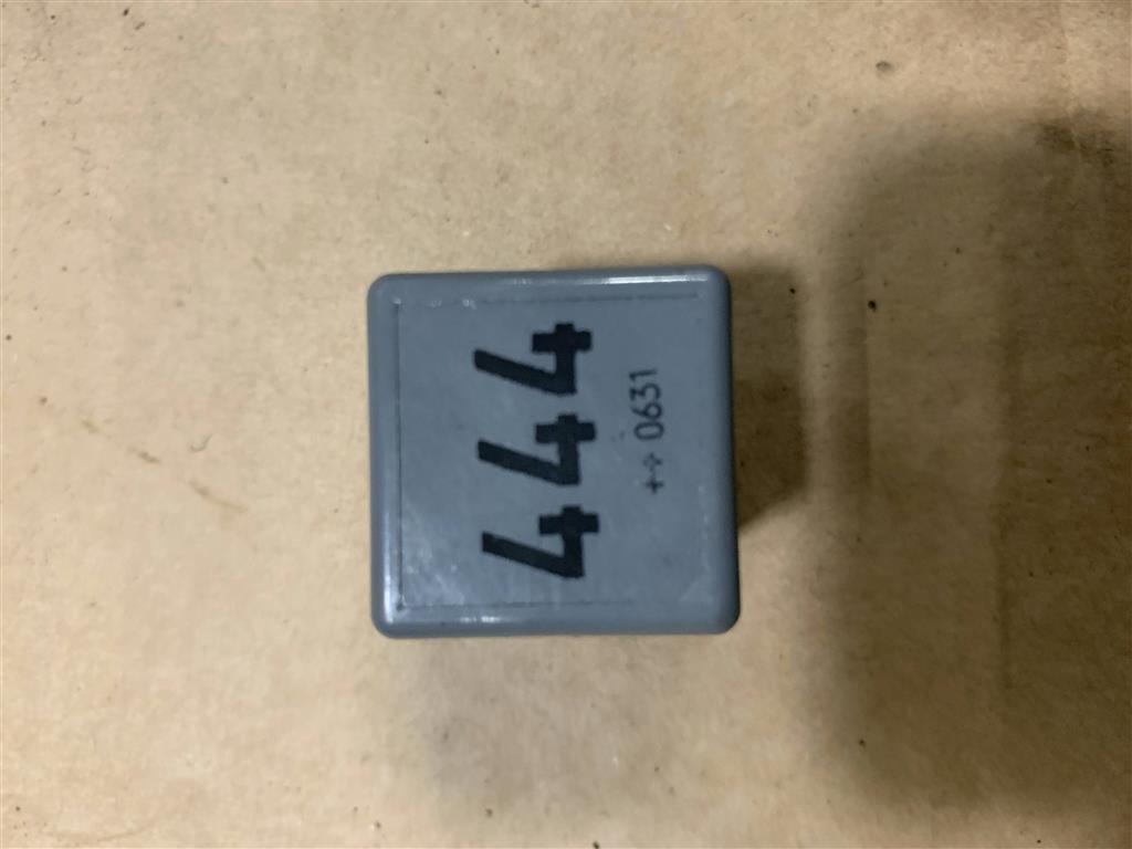 Audi Q7 (4L)  2005 - 2009 для Реле 444