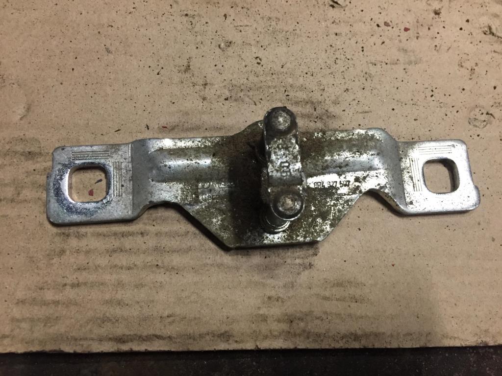 Audi Q7 (4L)  2005 - 2009 для Пластина замка