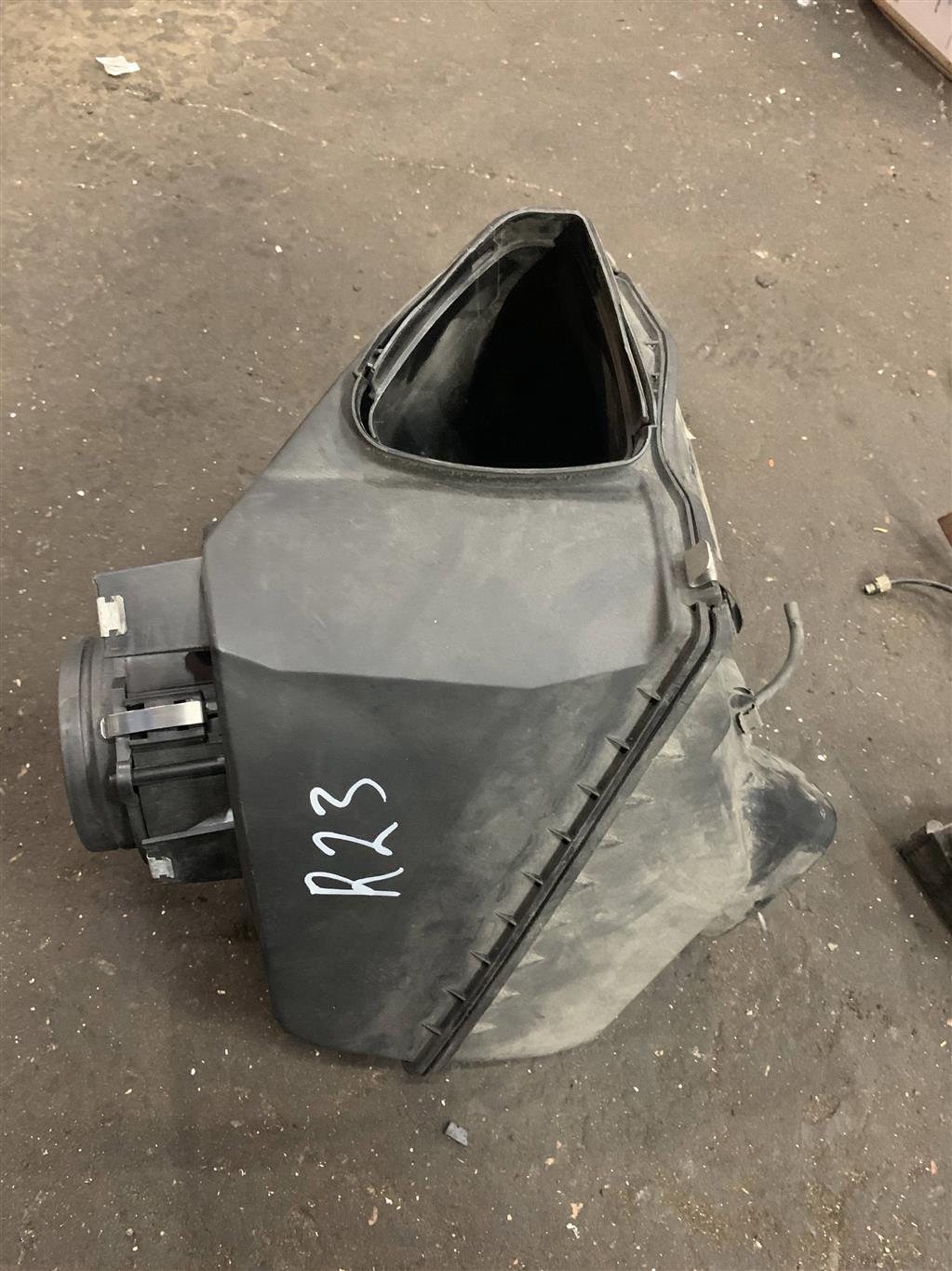 Audi A6 (C6 4F) Allroad quattro 2005-2012 для Корпус воздушного фильтра