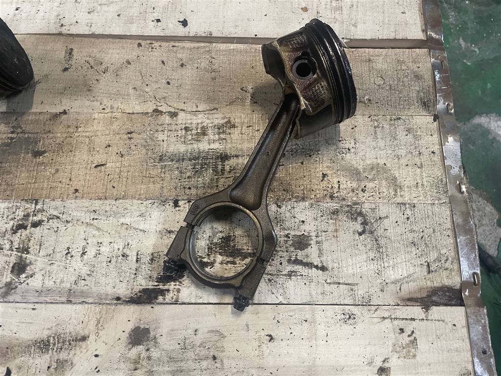 BMW 3 E90 для Поршень с шатуном