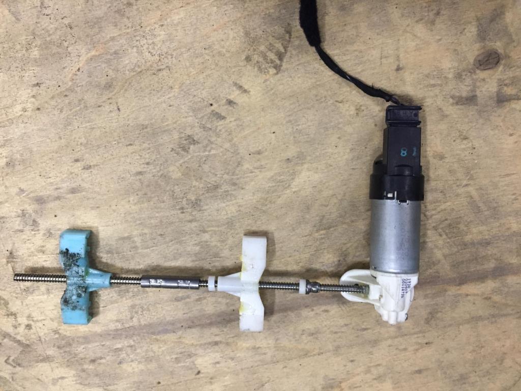 Audi Q7 (4L)  2005 - 2009 для Мотор регулировки сиденья