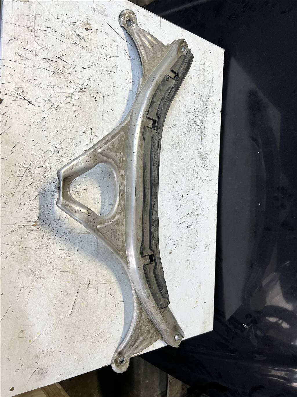 Audi A6 (C7 4G)2011-2014 для Распорка