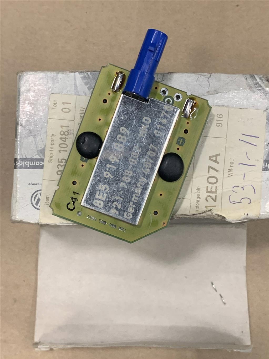 Audi A6 (C6 4F) 2005-2008 для Антенна