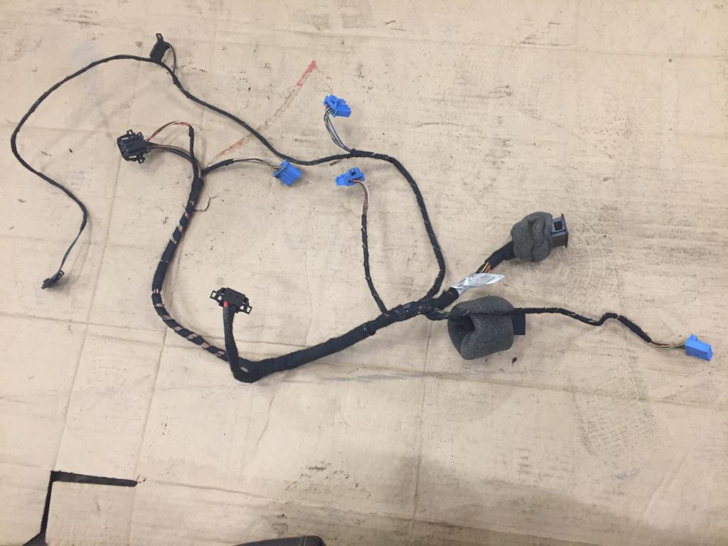 Audi Q7 (4L)  2005 - 2009 для проводка печки задней