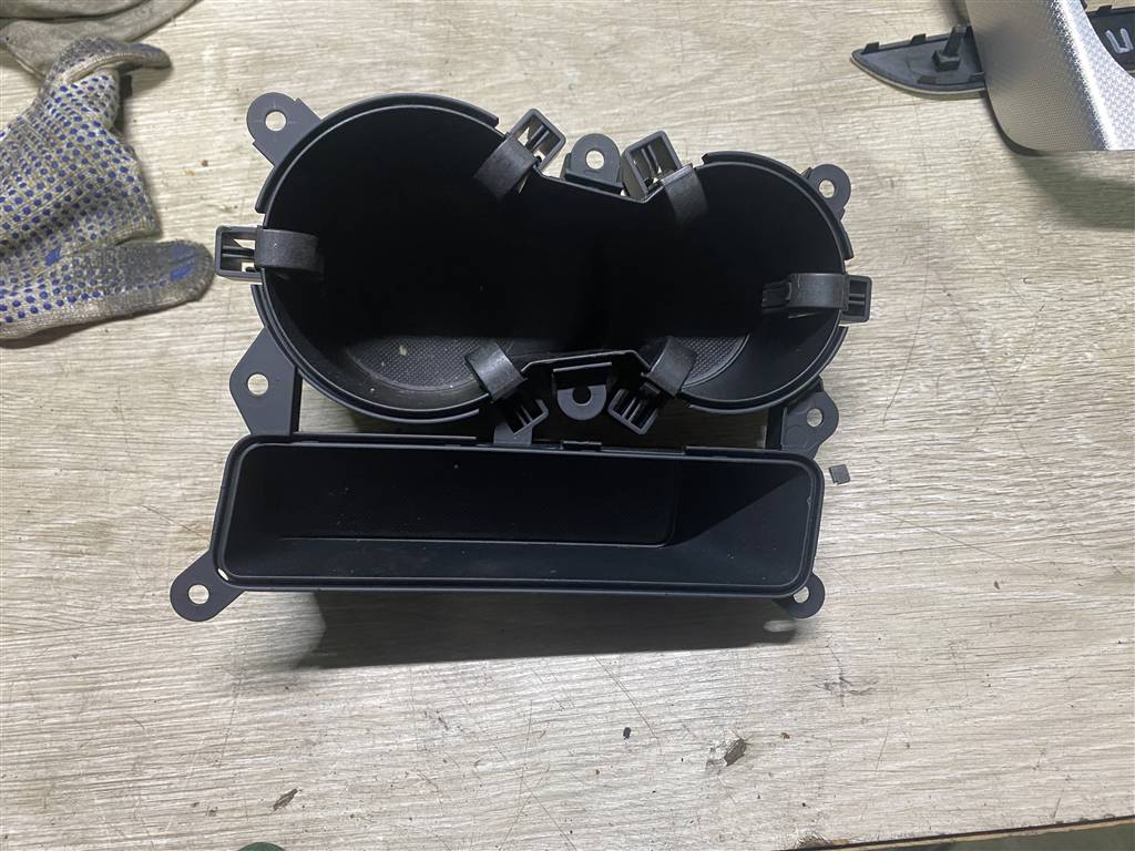 Audi A4 (B8) 2007-2012 для Подстаканник