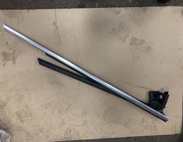 Молдинг стекла двери передней правой для Mercedes-Benz W219 CLS 2004-2010  запчасти бу