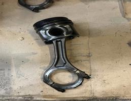 Поршень с шатуном для Audi Q7 (4L)  2005 - 2009  запчасти бу