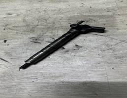 Форсунка дизельная для Volkswagen Passat CC 2008-2012  запчасти бу