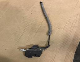 Замок  спинки сиденья для Mercedes-Benz W204 C-classe 2011-2015 рестайлинг  запчасти бу