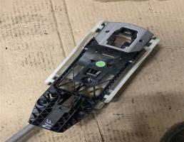 Кронштейн ручки для Volkswagen Touareg NF 2010 -2014  запчасти бу