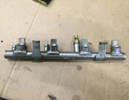 Распределитель топлива для Audi Q7 (4L)  2005 - 2009  запчасти бу