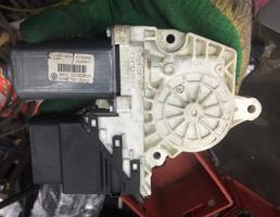 Мотор стеклоподъемника для Volkswagen Passat (B6) 2005-2010  запчасти бу
