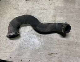 Патрубок интеркулера для Audi A4 (B8) 2007-2012  запчасти бу