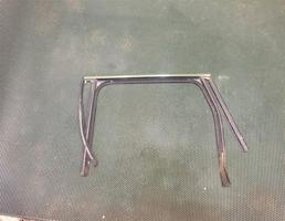 уплотнитель стекла двери задний левый для Porsche Cayenne 958 2010-2014  запчасти бу