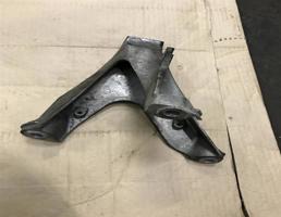 Опора двигателя правая для Audi A4 (B7) 2005-2007  запчасти бу