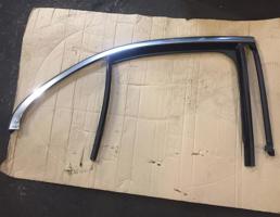 уплотнитель стекла двери задний правый для Mercedes-Benz W205 C-classe 2014-2018  запчасти бу