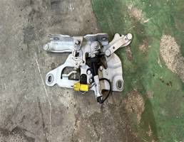 Петля капота правая для BMW 5-серия F10/F11 2009>  запчасти бу