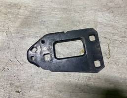 Кронштейн усилителя переднего бампера правый для Audi A4 (B8) 2007-2012  запчасти бу