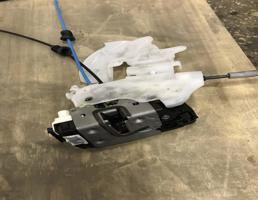 Замок двери задней левой для Mercedes-Benz W218 C218 CLS 2010-2017  запчасти бу