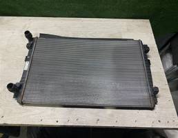 Радиатор основной для Skoda Octavia (A7) 2013-2017  запчасти бу