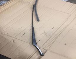 Поводок стеклоочистителя передний правый для Volkswagen Passat (B6) 2005-2010  запчасти бу