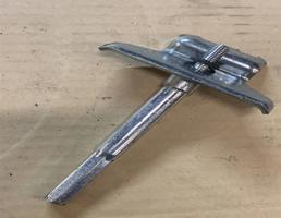 Крепежный зажим для Audi Q7 (4L)  2005 - 2009  запчасти бу