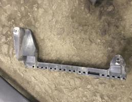 Направляющая стеклоподъемника двери передней левой для Audi Q7 (4L)  2005 - 2009  запчасти бу