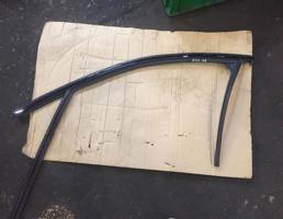 уплотнитель стекла двери передний левый для BMW X4 F26 2014-2018  запчасти бу