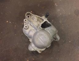 Кронштейн ТНВД для Mercedes-Benz W204 C-classe 2011-2015 рестайлинг  запчасти бу