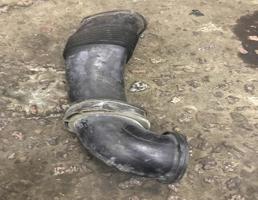 Патрубок для Audi Q7 (4L)  2005 - 2009  запчасти бу