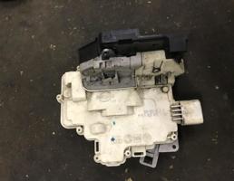 Замок двери задней левой для Volkswagen Passat (B6) 2005-2010  запчасти бу