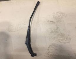 Поводок стеклоочистителя передний левый для Audi Q8 2018-  запчасти бу