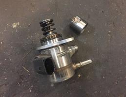 Топливный насос для Audi A3 (8V) 2016-2019 рестайлинг  запчасти бу