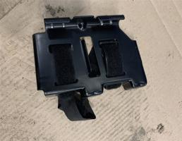 Кронштейн держатель в багажник для Audi Q7 (4L)  2005 - 2009  запчасти бу