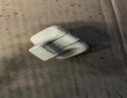 Крючок козырька для Volkswagen Golf V 2003-2009  запчасти бу