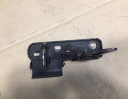Крючок капота для Volkswagen Golf V 2003-2009  запчасти бу