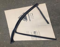 уплотнитель стекла двери передний левый для BMW 5 серия G30/G31 2016  запчасти бу