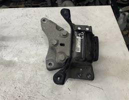 Опора КПП левая для Skoda Octavia (A7) 2013-2017  запчасти бу