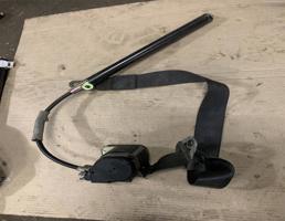 Ремень безопасности с пиропатроном для Volkswagen Passat (B4) 1994-1996  запчасти бу