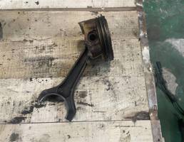 Поршень для BMW 3-серия E90/E91 2005>  запчасти бу