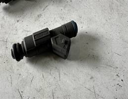 Форсунка бензиновая для Ford Focus I 1998-2004  запчасти бу