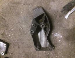 Опора двигателя левая для Audi A4 (B5) 1994-2000  запчасти бу