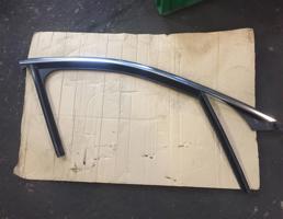 уплотнитель стекла двери передний правый для Mercedes-Benz W205 C-classe 2014-2018  запчасти бу