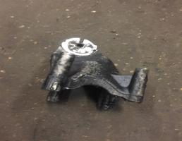 Опора двигателя правая для Volkswagen Touareg 7L 2002-2006  запчасти бу