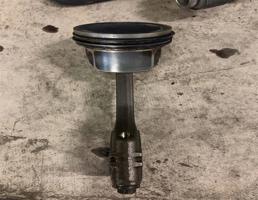 Поршень с шатуном для Audi A3 (8PA) 2004-2013  запчасти бу