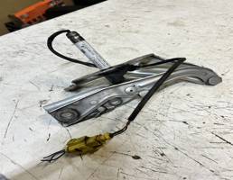 Петля капота левая для Skoda Octavia (A7) 2013-2017  запчасти бу