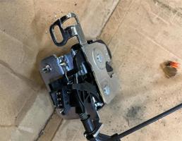 Замок  спинки сиденья для Mercedes-Benz W204 C-classe 2011-2015 рестайлинг  запчасти бу