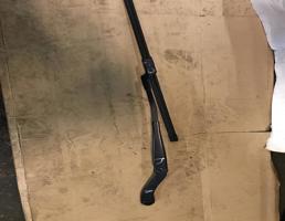 Поводок стеклоочистителя передний левый для Mercedes-Benz W204 C-classe 2011-2015 рестайлинг  запчасти бу