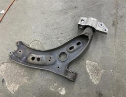 Рычаг передний нижний левый для Volkswagen Golf VI 2009-2012  запчасти бу